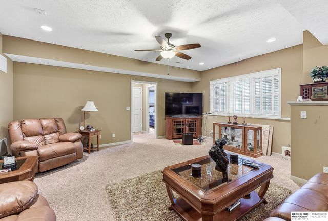 5951 N 92nd Avenue, Omaha, NE 68134