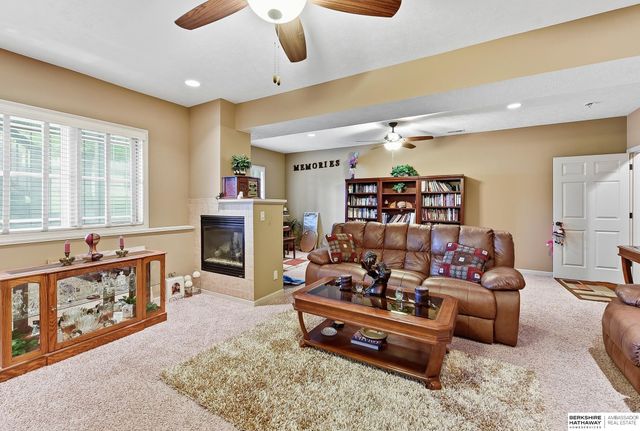 5951 N 92nd Avenue, Omaha, NE 68134