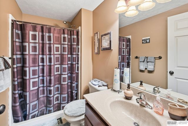 5951 N 92nd Avenue, Omaha, NE 68134