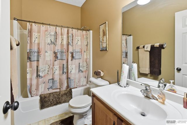 5951 N 92nd Avenue, Omaha, NE 68134