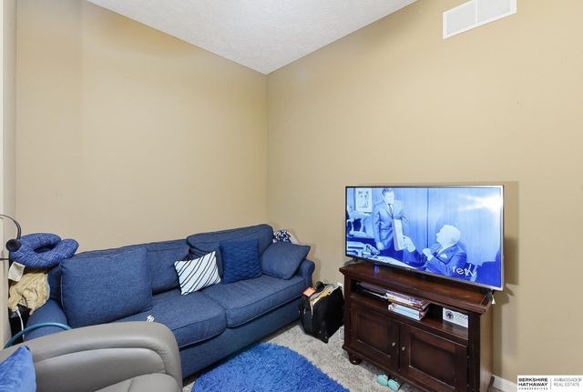 5951 N 92nd Avenue, Omaha, NE 68134