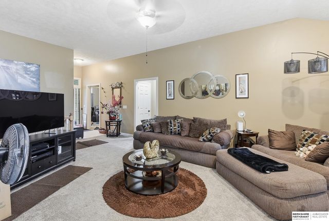 5951 N 92nd Avenue, Omaha, NE 68134