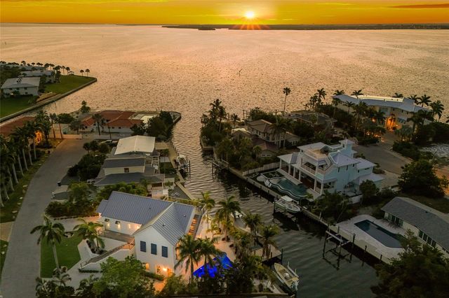 511 59TH STREET, Bradenton Beach, FL 34217