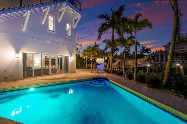 511 59TH STREET, Bradenton Beach, FL 34217