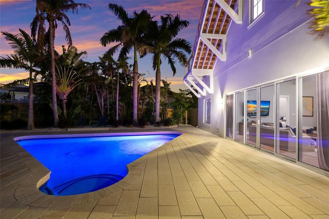 511 59TH STREET, Bradenton Beach, FL 34217