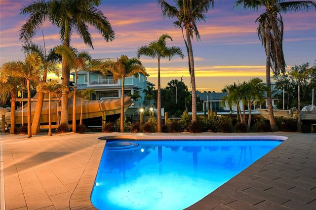 511 59TH STREET, Bradenton Beach, FL 34217