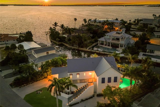 511 59TH STREET, Bradenton Beach, FL 34217