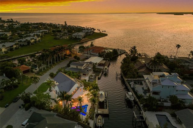 511 59TH STREET, Bradenton Beach, FL 34217