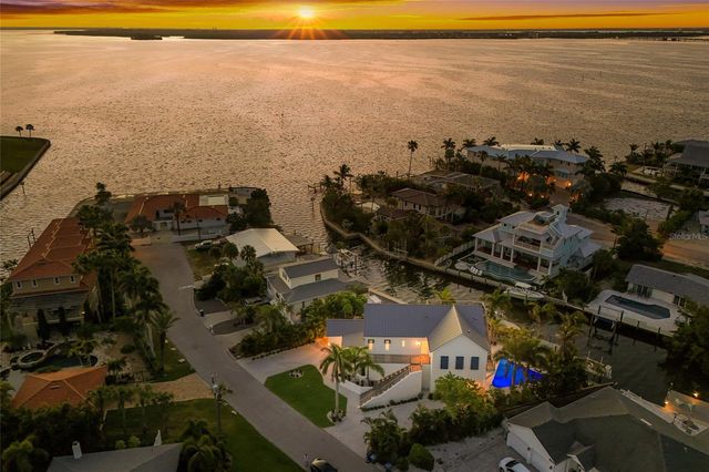 511 59TH STREET, Bradenton Beach, FL 34217
