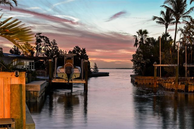 511 59TH STREET, Bradenton Beach, FL 34217