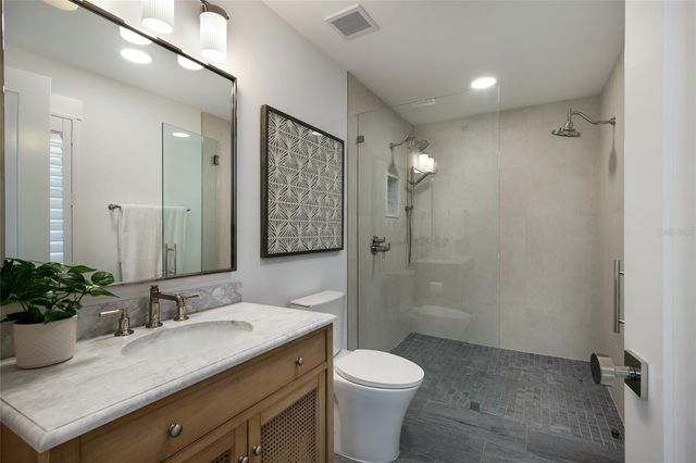511 59TH STREET, Bradenton Beach, FL 34217