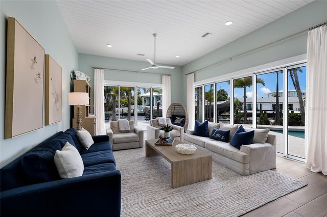 511 59TH STREET, Bradenton Beach, FL 34217