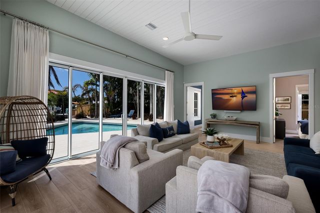 511 59TH STREET, Bradenton Beach, FL 34217