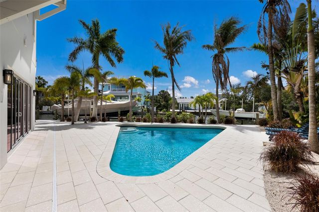 511 59TH STREET, Bradenton Beach, FL 34217