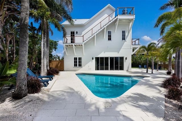 511 59TH STREET, Bradenton Beach, FL 34217