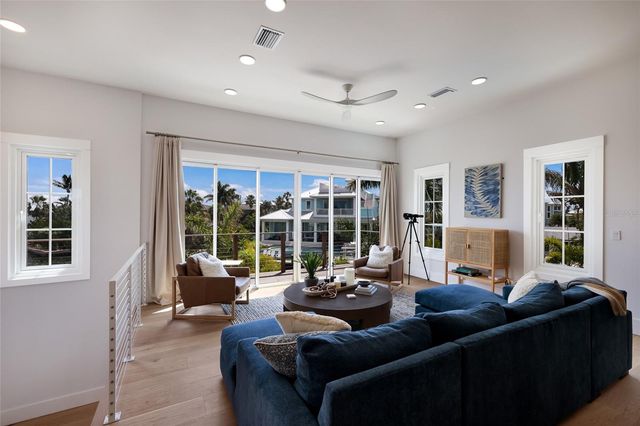 511 59TH STREET, Bradenton Beach, FL 34217