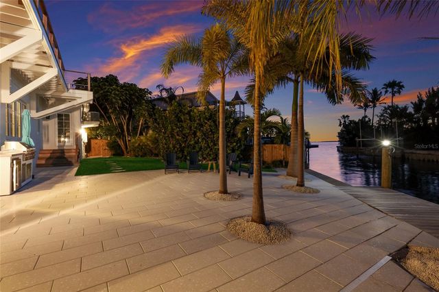 511 59TH STREET, Bradenton Beach, FL 34217