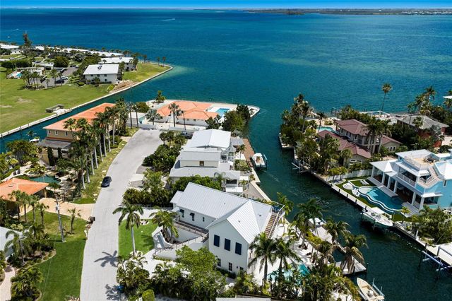 511 59TH STREET, Bradenton Beach, FL 34217