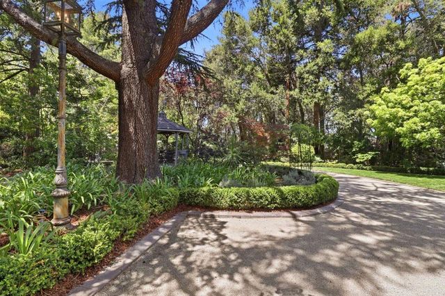 90 Holbrook Lane, Atherton, CA 94027