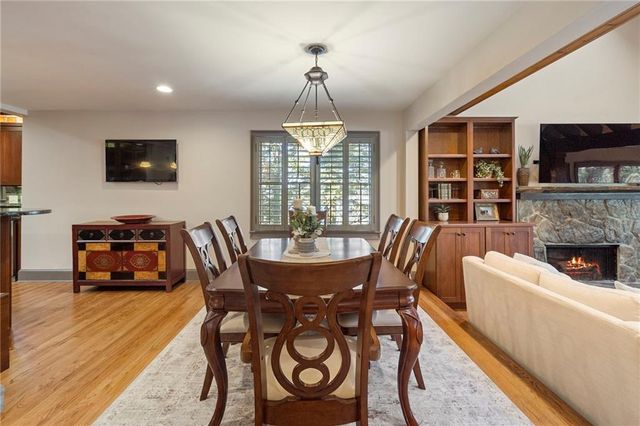 6402 Lakeview Drive, Buford, GA 30518