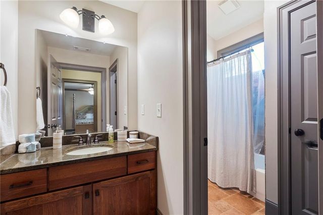 6402 Lakeview Drive, Buford, GA 30518