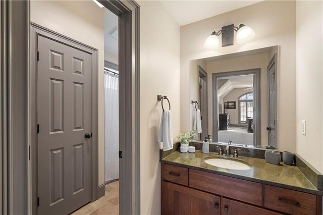 6402 Lakeview Drive, Buford, GA 30518