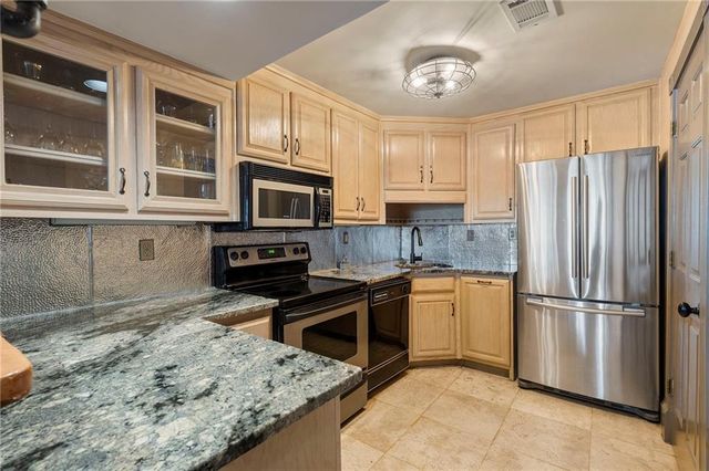 6402 Lakeview Drive, Buford, GA 30518