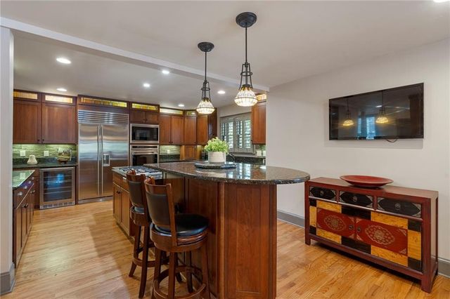 6402 Lakeview Drive, Buford, GA 30518