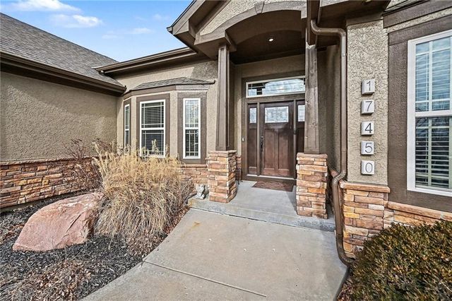 17450 NW 130th Terrace, Platte City, MO 64079