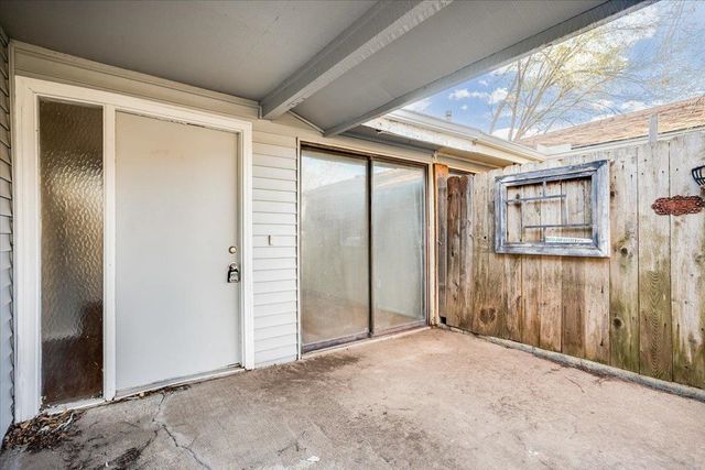 504 S Paula Ave, Wichita, KS 67209