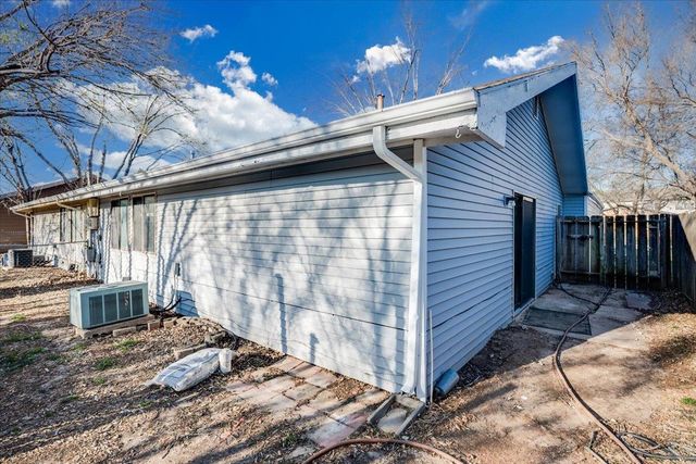 504 S Paula Ave, Wichita, KS 67209