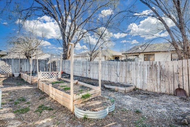 504 S Paula Ave, Wichita, KS 67209