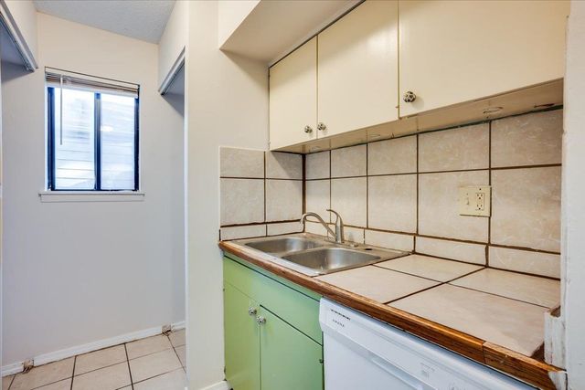 504 S Paula Ave, Wichita, KS 67209