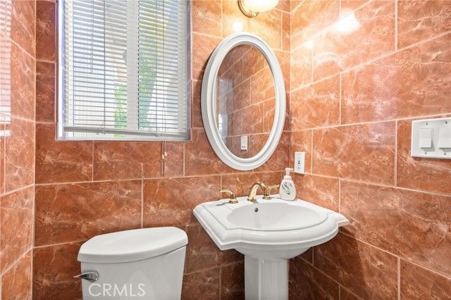 6045 Sausalito Avenue, Woodland Hills (los Angeles), CA 91367