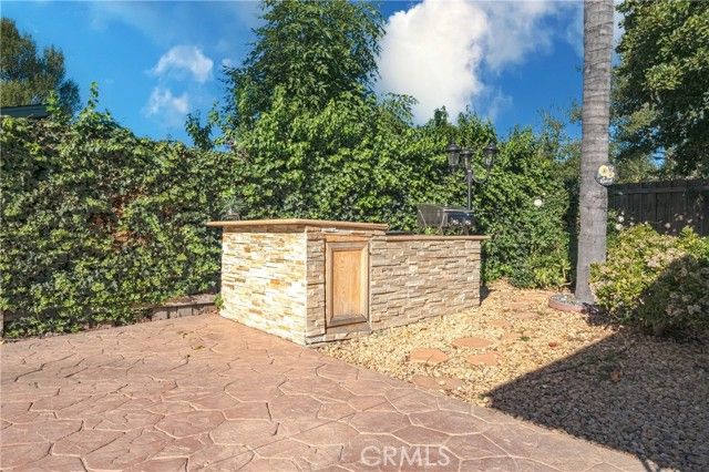 6045 Sausalito Avenue, Woodland Hills (los Angeles), CA 91367