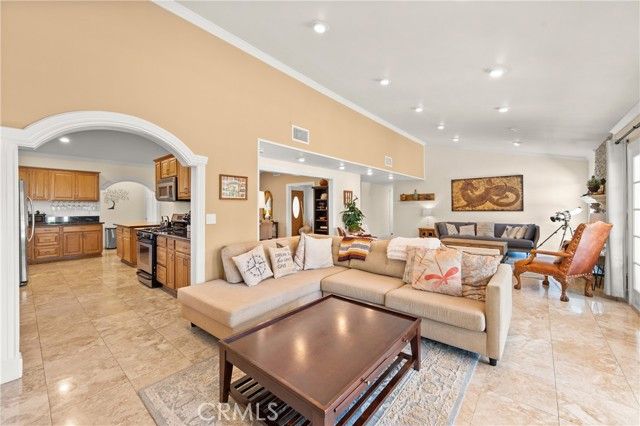 6045 Sausalito Avenue, Woodland Hills (los Angeles), CA 91367