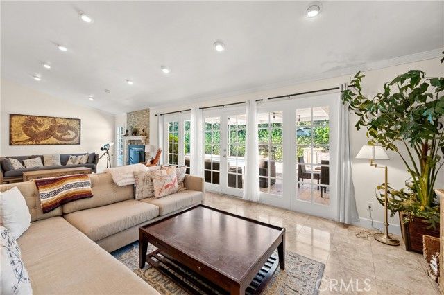 6045 Sausalito Avenue, Woodland Hills (los Angeles), CA 91367