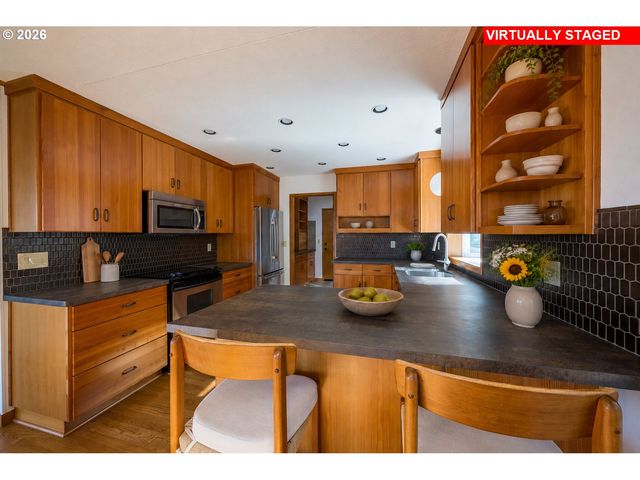 2445 Sw MONTGOMERY Dr, Portland, OR 97201