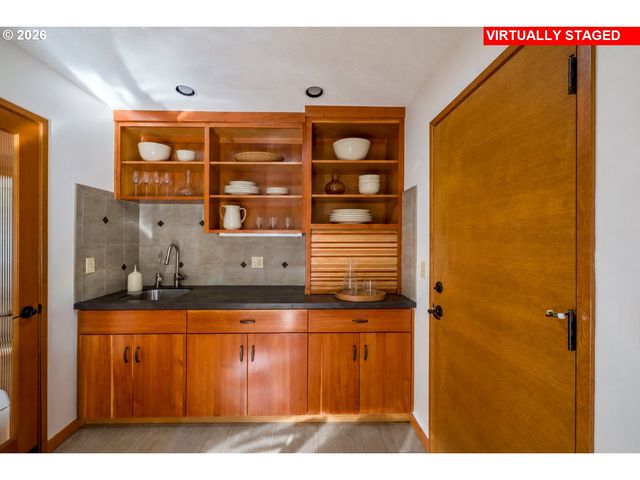 2445 Sw MONTGOMERY Dr, Portland, OR 97201