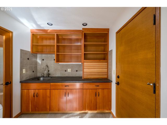 2445 Sw MONTGOMERY Dr, Portland, OR 97201