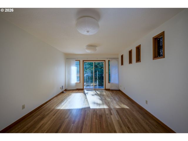 2445 Sw MONTGOMERY Dr, Portland, OR 97201