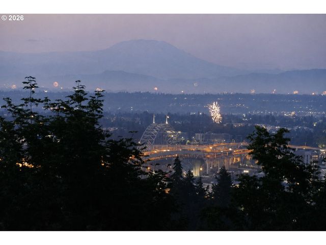 2445 Sw MONTGOMERY Dr, Portland, OR 97201