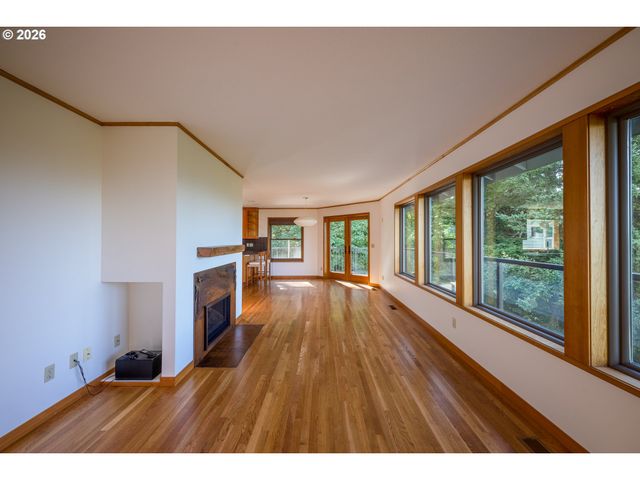 2445 Sw MONTGOMERY Dr, Portland, OR 97201