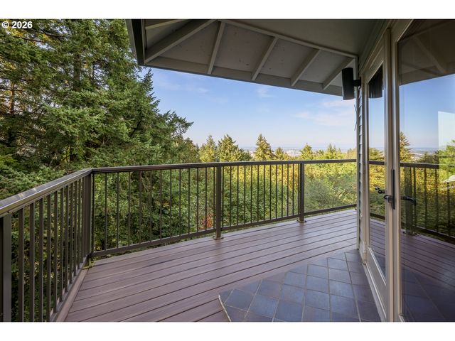 2445 Sw MONTGOMERY Dr, Portland, OR 97201