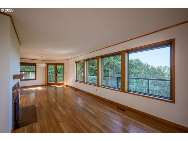 2445 Sw MONTGOMERY Dr, Portland, OR 97201