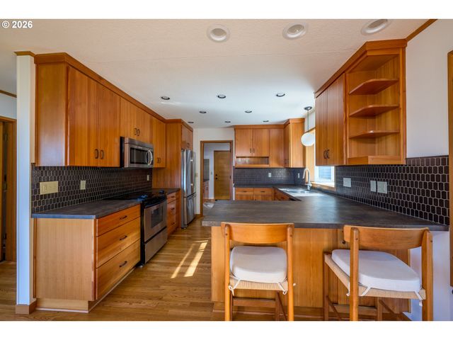 2445 Sw MONTGOMERY Dr, Portland, OR 97201