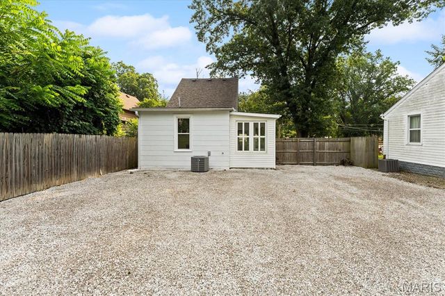 223 N 8th Street, Belleville, IL 62220