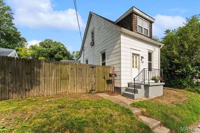 223 N 8th Street, Belleville, IL 62220