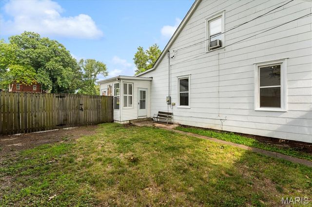 223 N 8th Street, Belleville, IL 62220