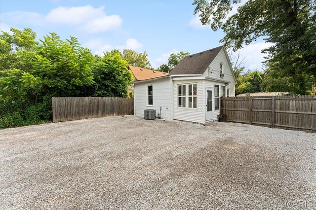 223 N 8th Street, Belleville, IL 62220